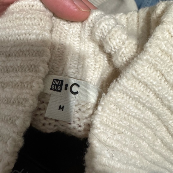 Uniqlo soft knitted turtleneck - Picture 2 of 2